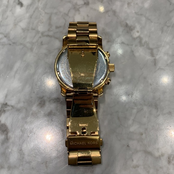 Michael Kors Oversized Runway Gold-Tone Stainless Steel Watch - Picture 3 of 6